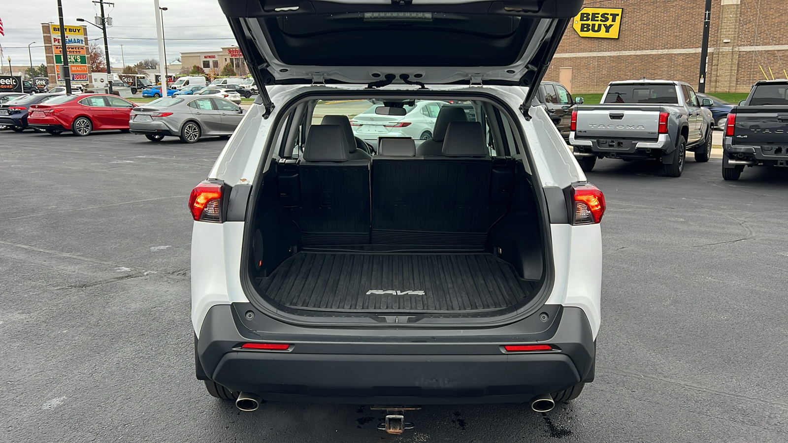 2020 Toyota RAV4 XLE Premium 30