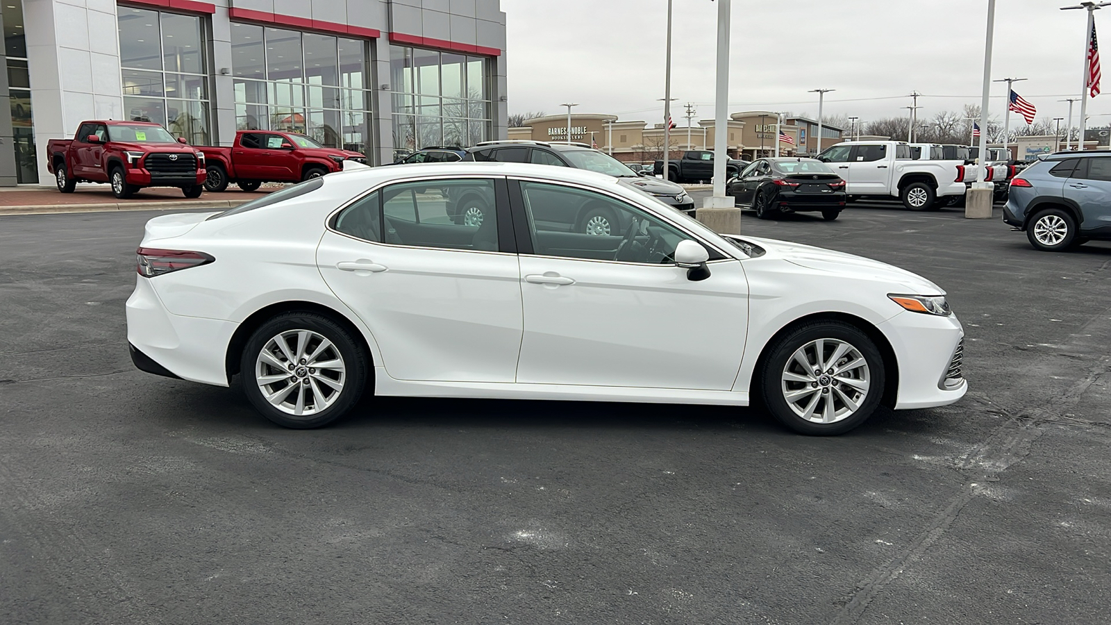 2022 Toyota Camry LE 2