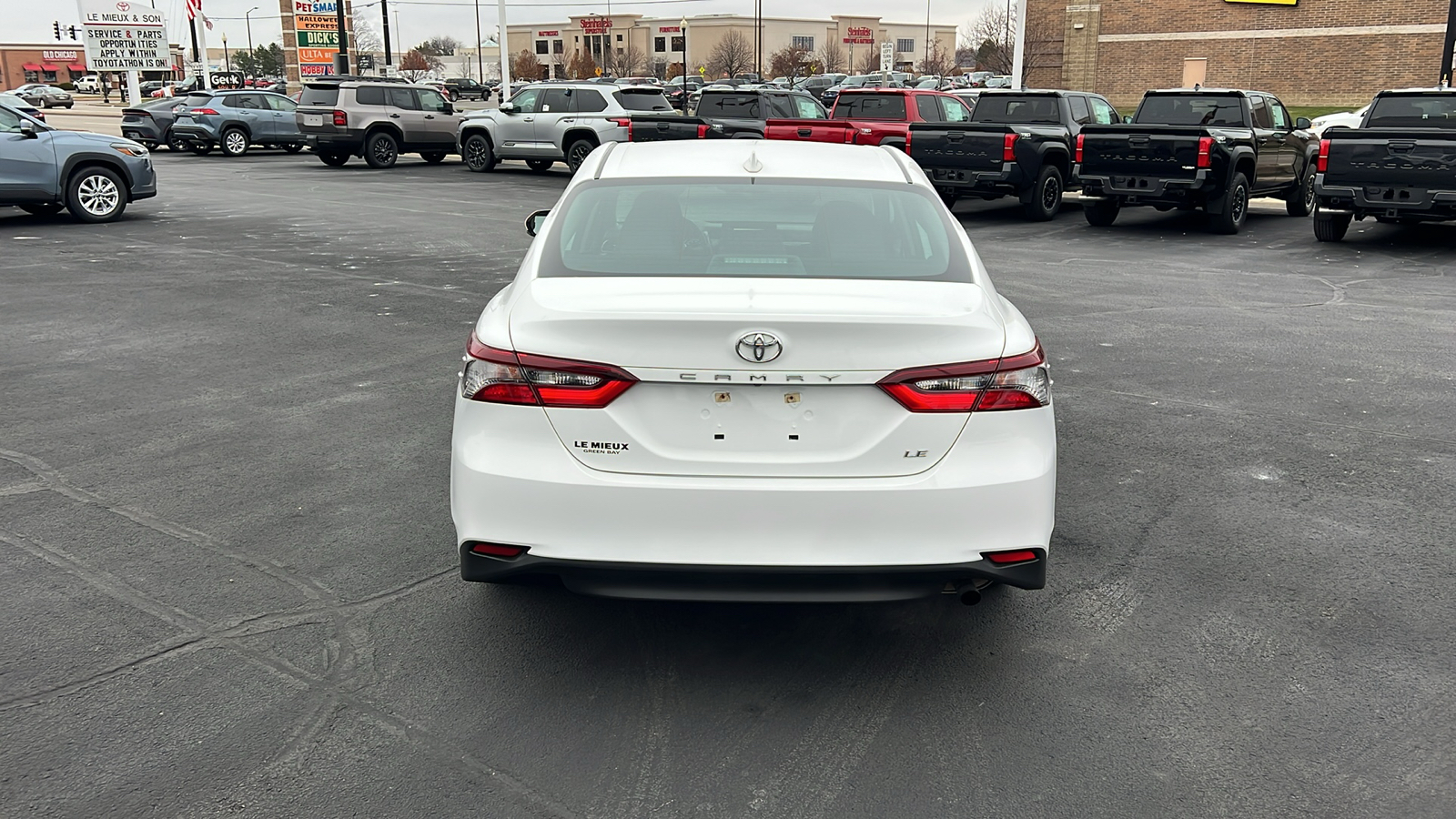 2022 Toyota Camry LE 4