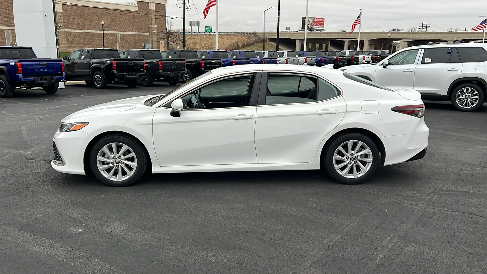 2022 Toyota Camry LE 6