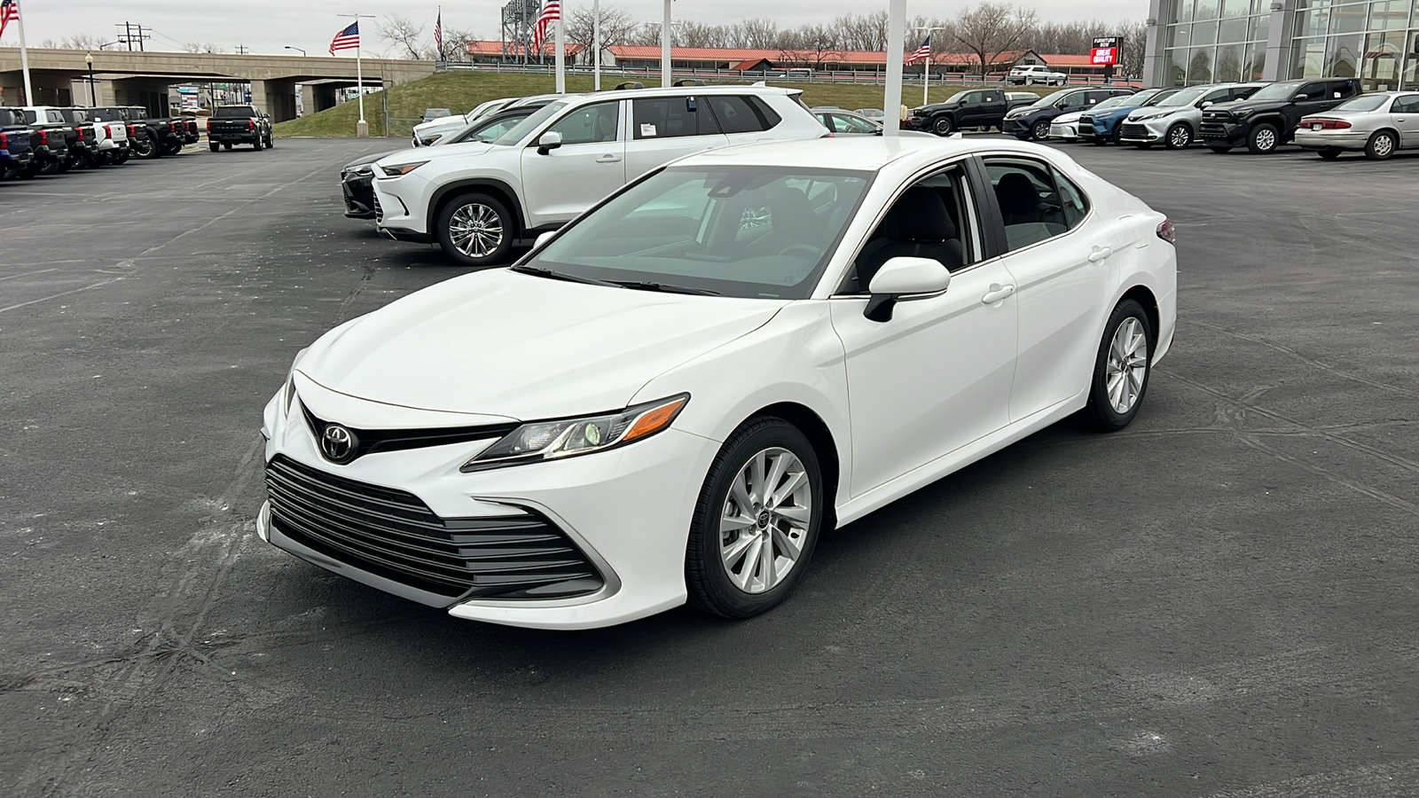 2022 Toyota Camry LE 7