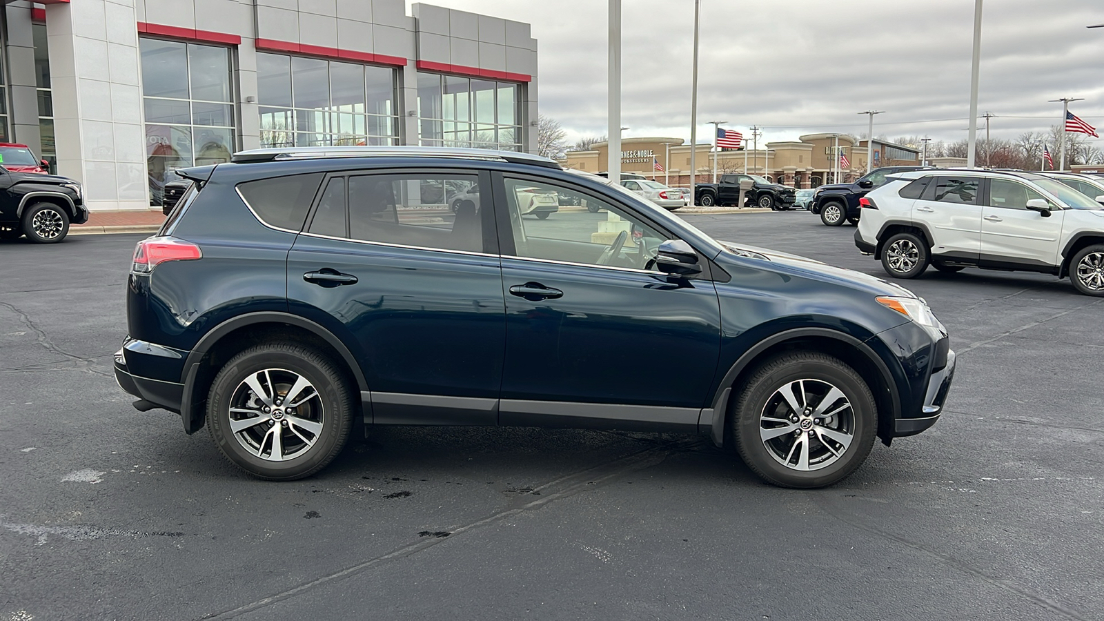 2018 Toyota RAV4 XLE 2