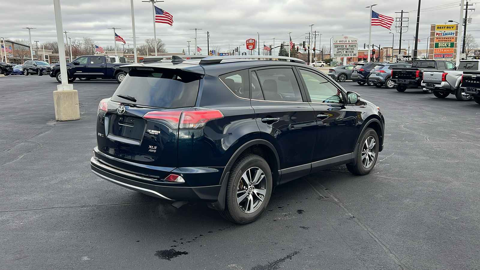 2018 Toyota RAV4 XLE 3