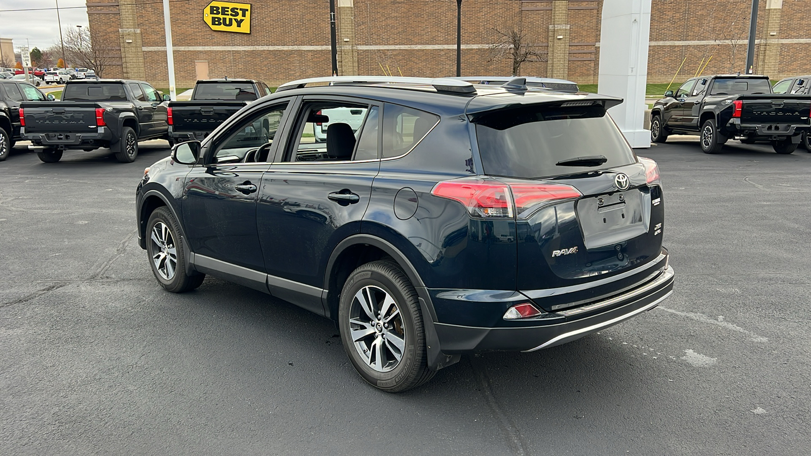 2018 Toyota RAV4 XLE 5