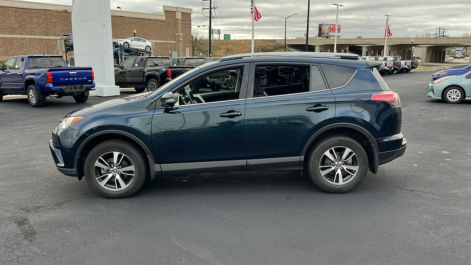 2018 Toyota RAV4 XLE 6