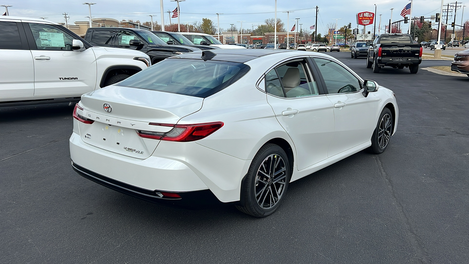 2025 Toyota Camry XLE 3