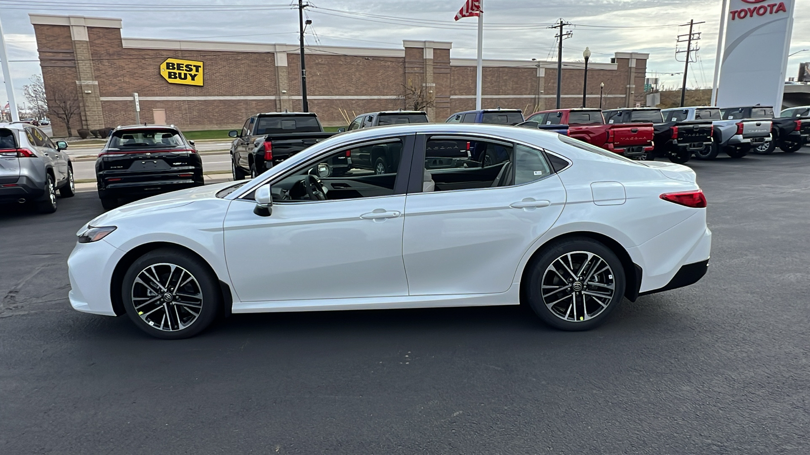 2025 Toyota Camry XLE 6