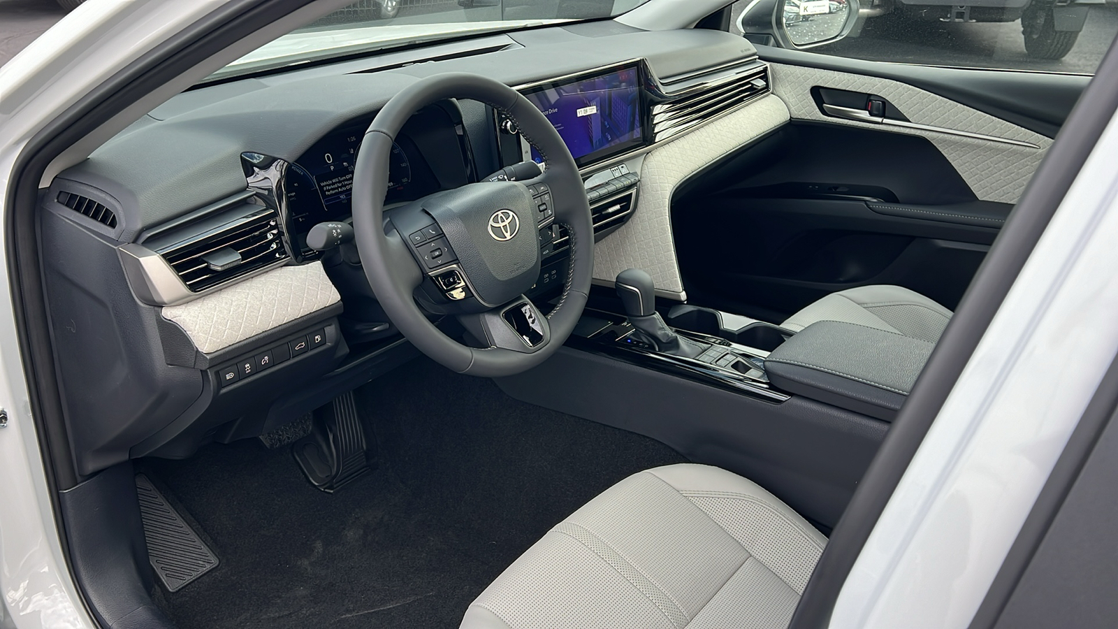 2025 Toyota Camry XLE 26