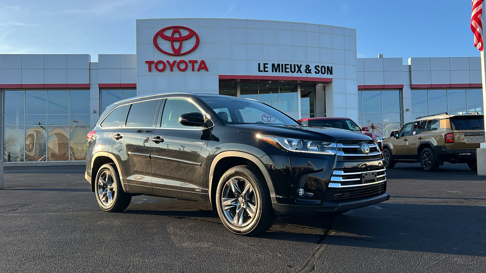 2019 Toyota Highlander Hybrid  1