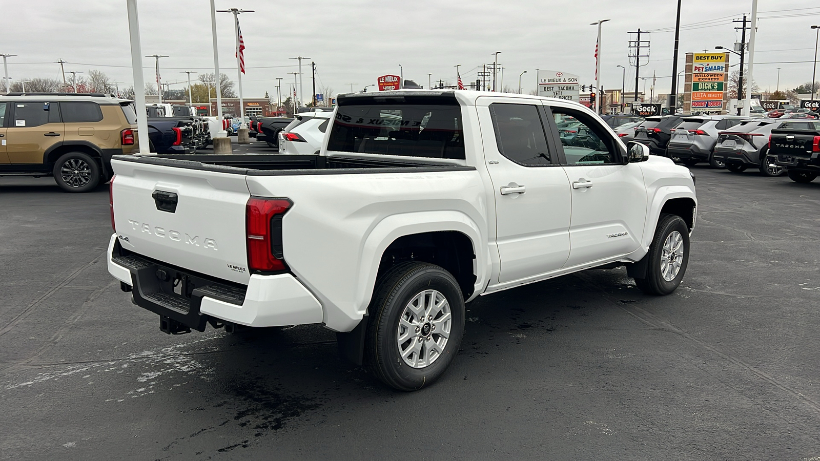 2024 Toyota Tacoma SR5 3