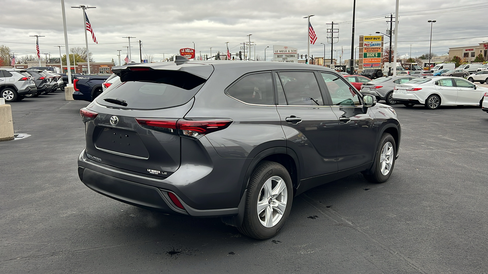 2024 Toyota Highlander LE 3