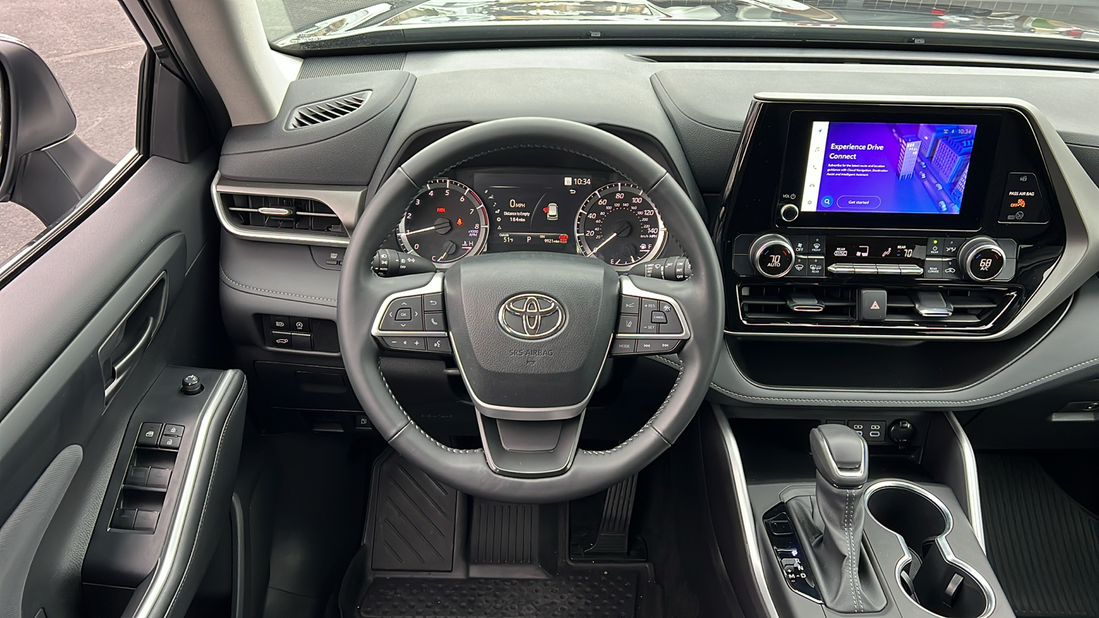 2024 Toyota Highlander LE 9