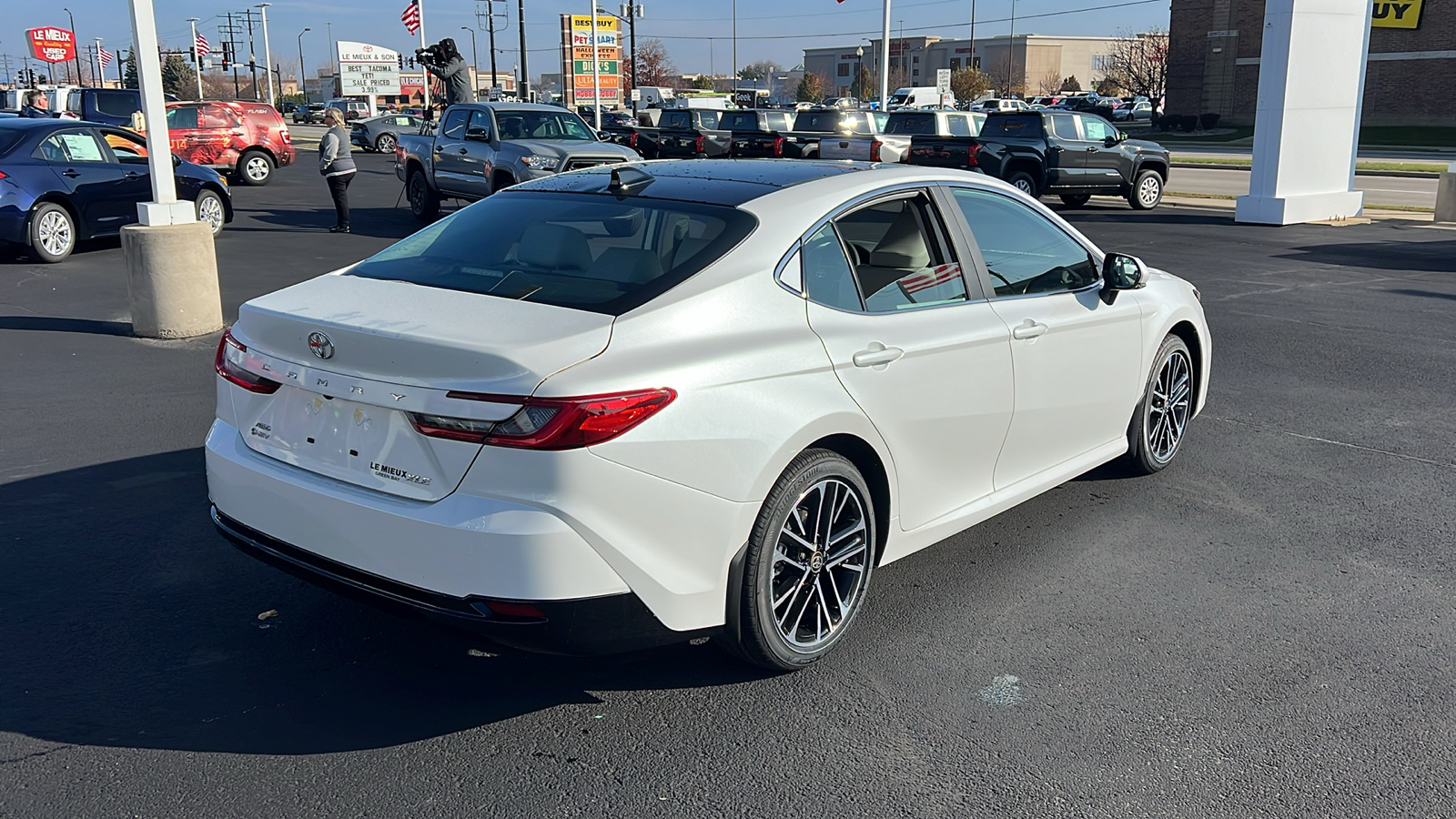 2025 Toyota Camry XLE 3