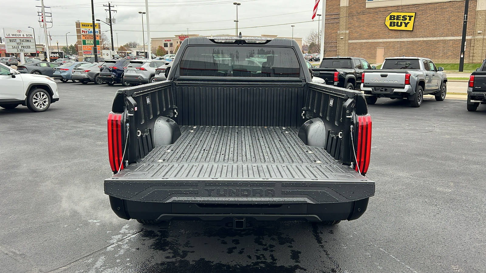 2025 Toyota Tundra SR5 28