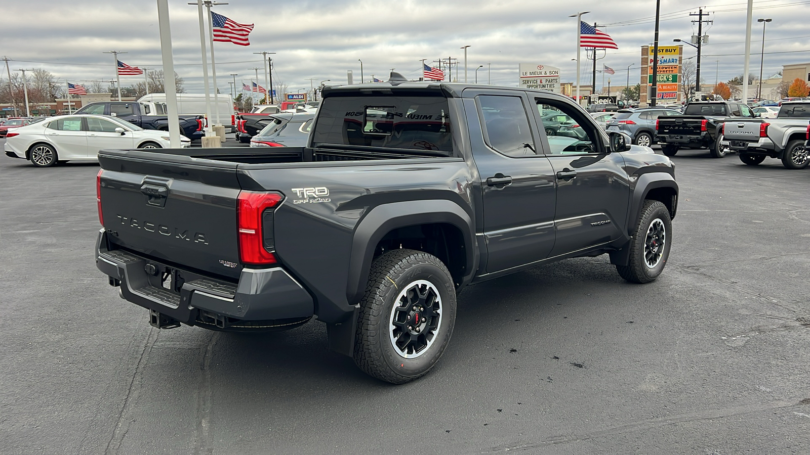 2024 Toyota Tacoma TRD Off-Road 3