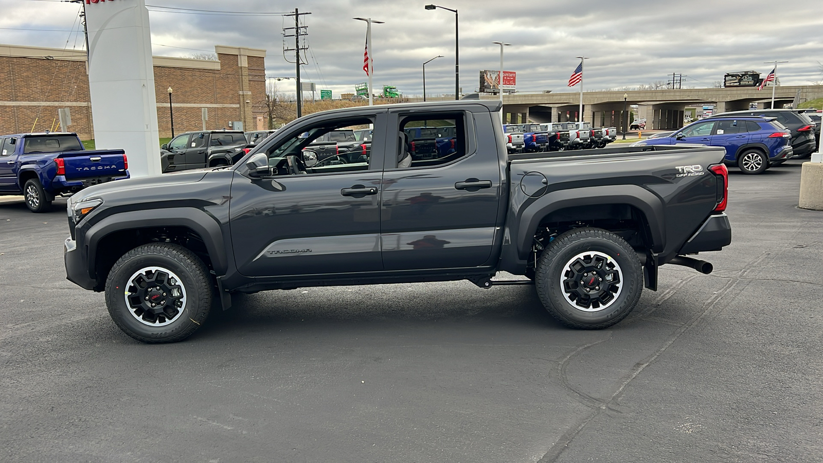 2024 Toyota Tacoma TRD Off-Road 6