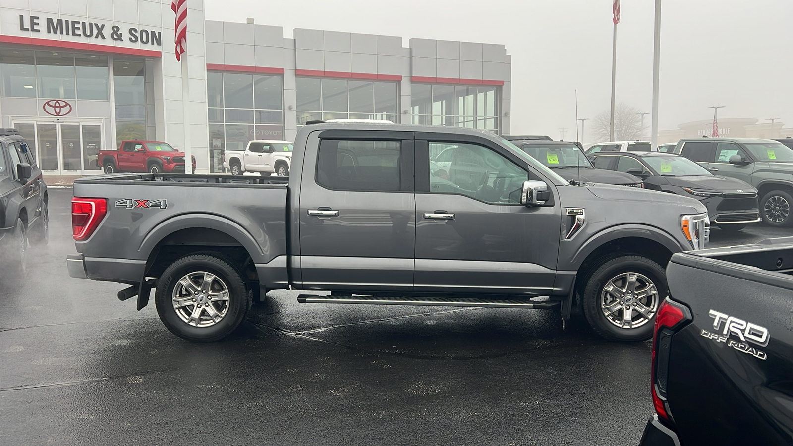 2021 Ford F-150 XLT 2