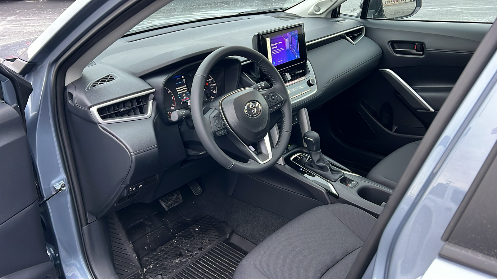 2024 Toyota Corolla Cross LE 26