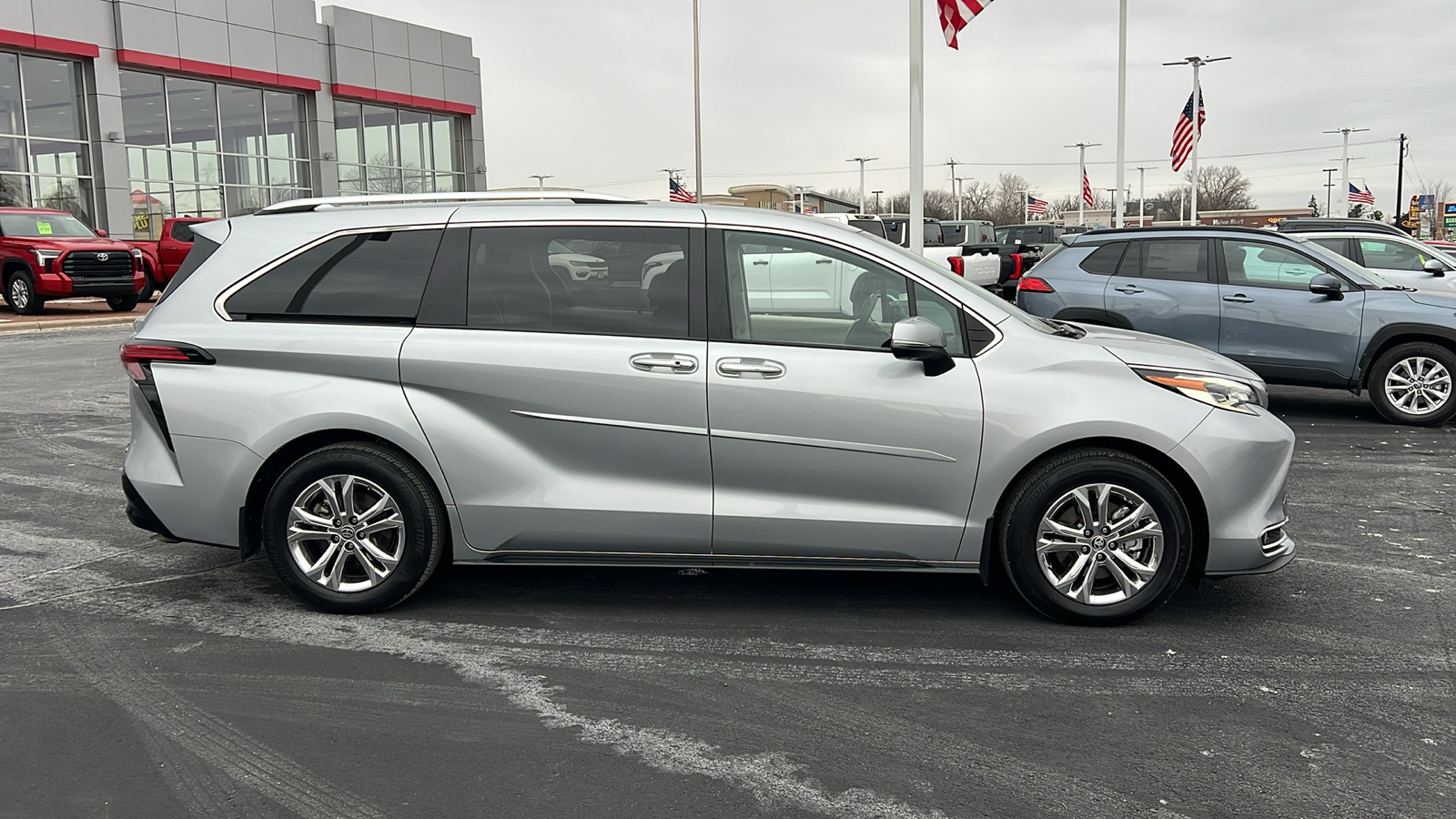 2023 Toyota Sienna Platinum 2