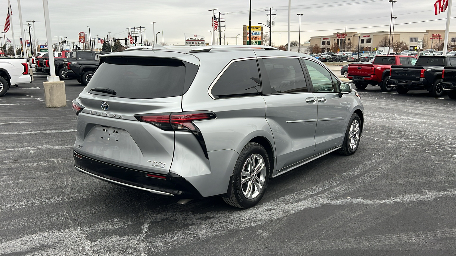 2023 Toyota Sienna Platinum 3