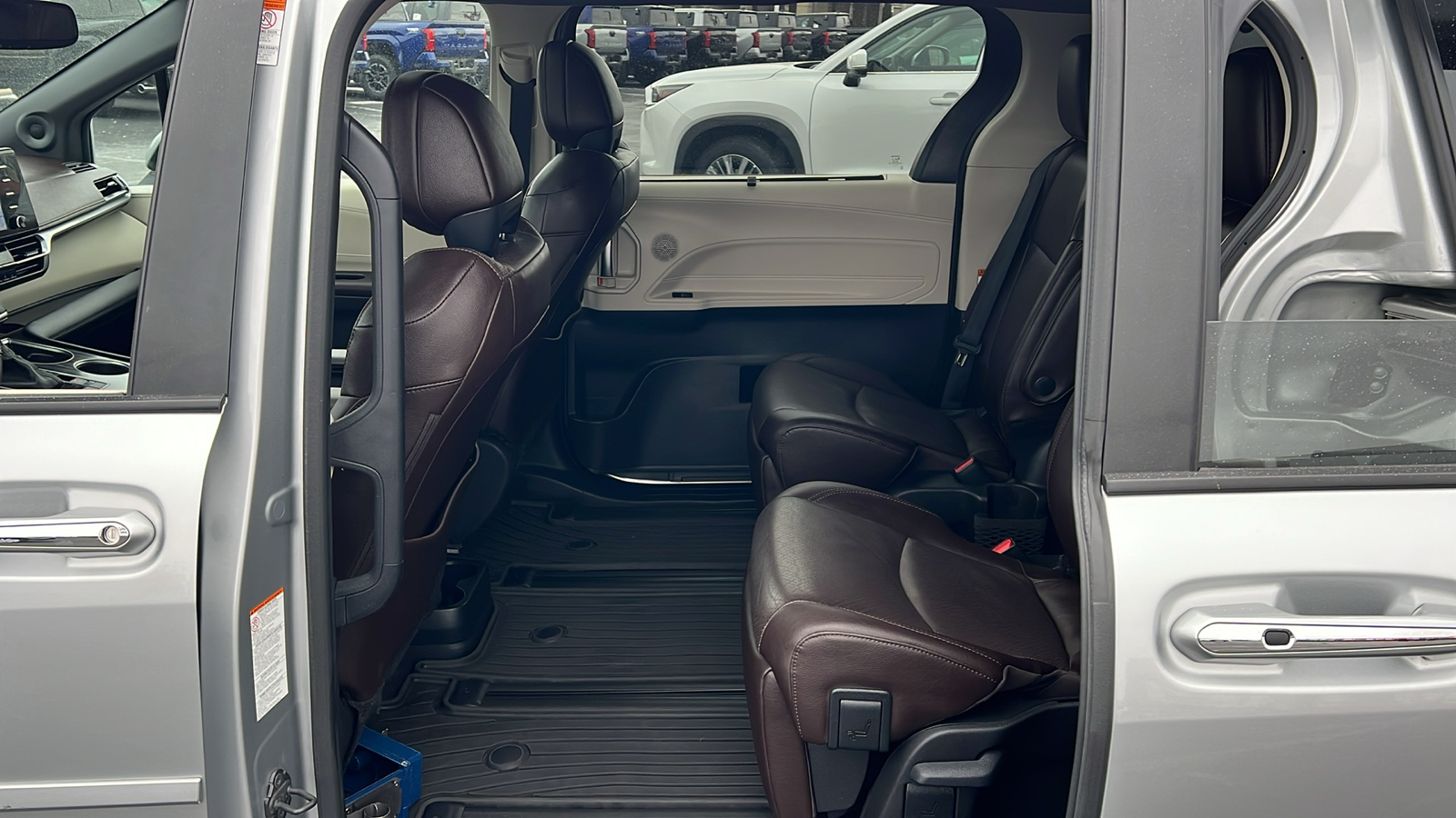 2023 Toyota Sienna Platinum 30