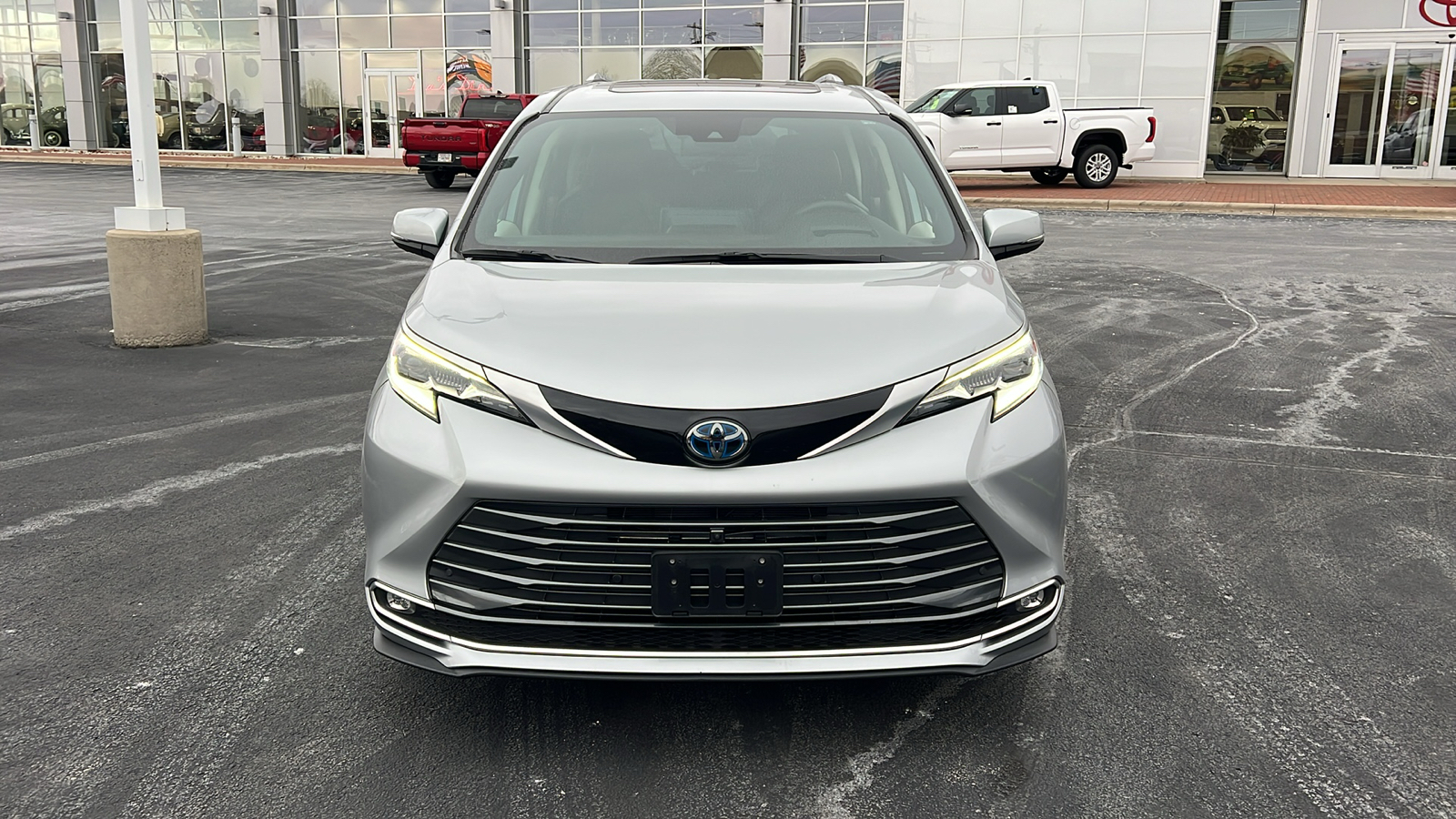 2023 Toyota Sienna Platinum 38