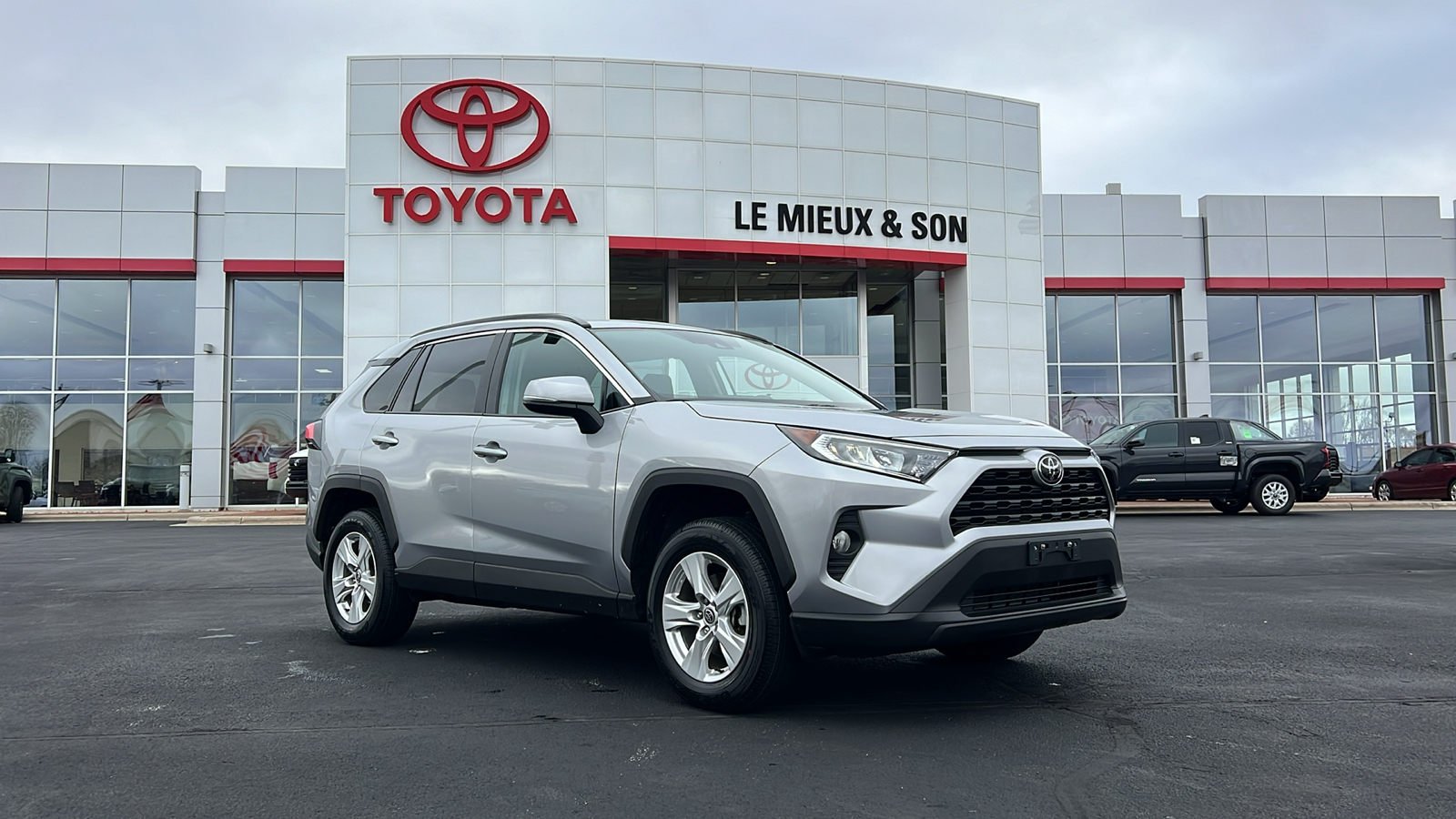 2021 Toyota RAV4 XLE 1