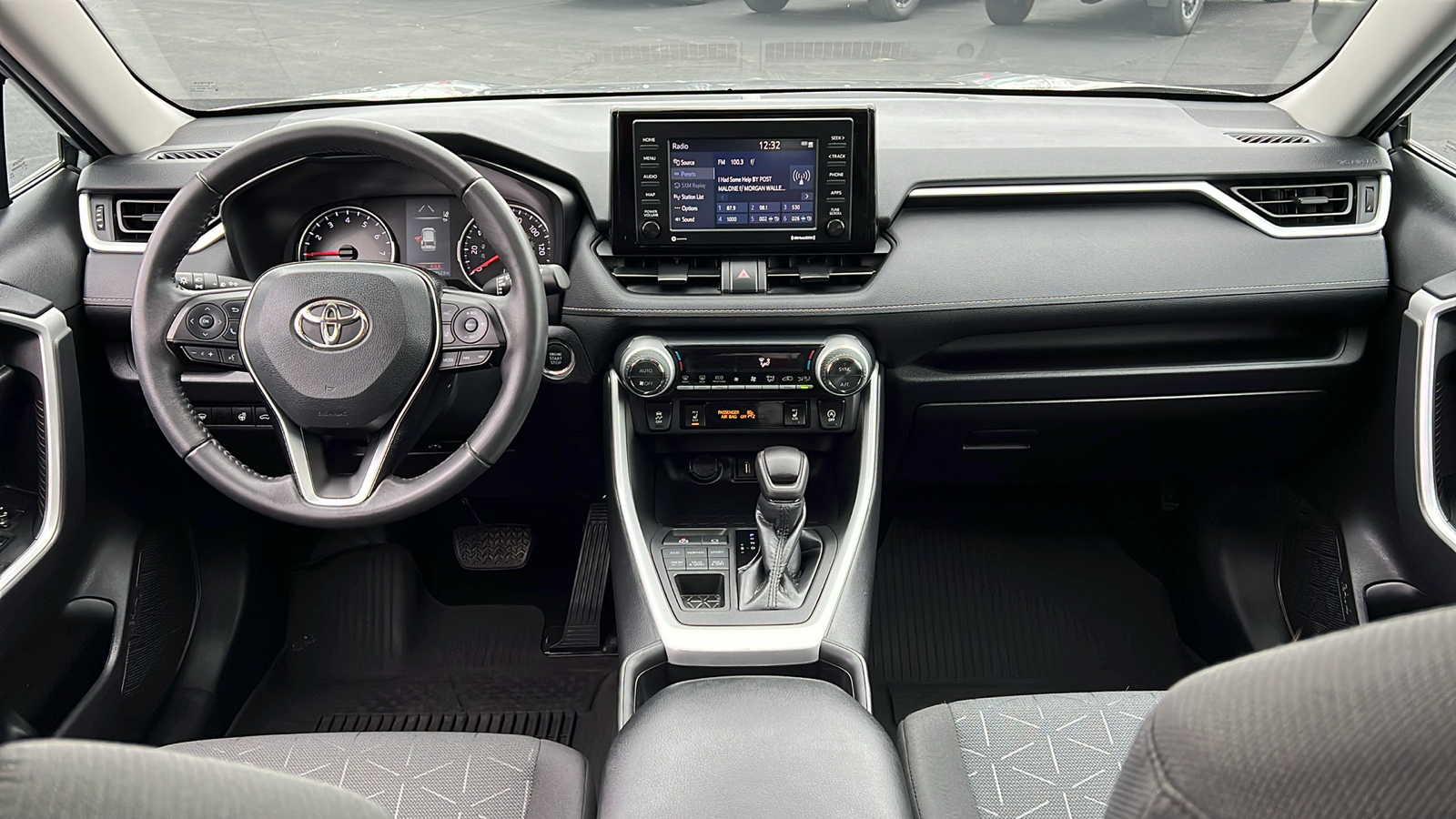 2021 Toyota RAV4 XLE 8