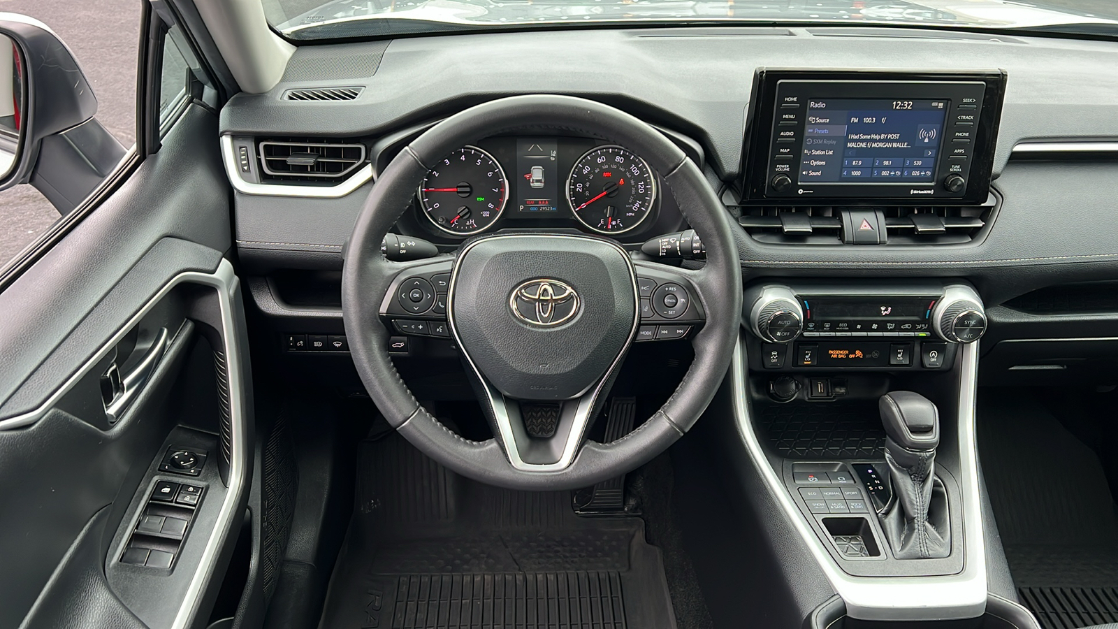 2021 Toyota RAV4 XLE 9