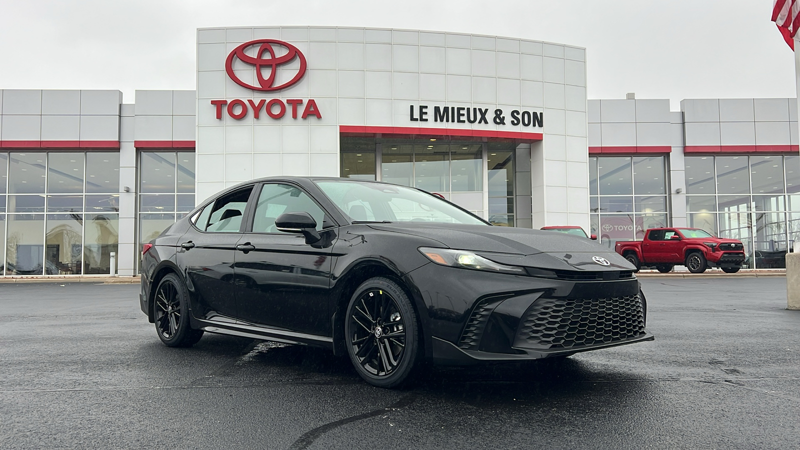 2025 Toyota Camry SE 1