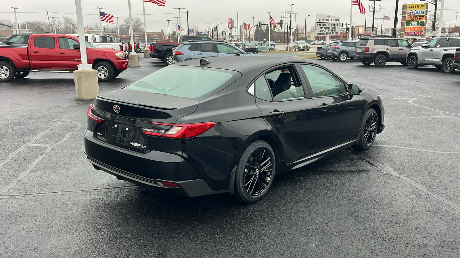 2025 Toyota Camry SE 3