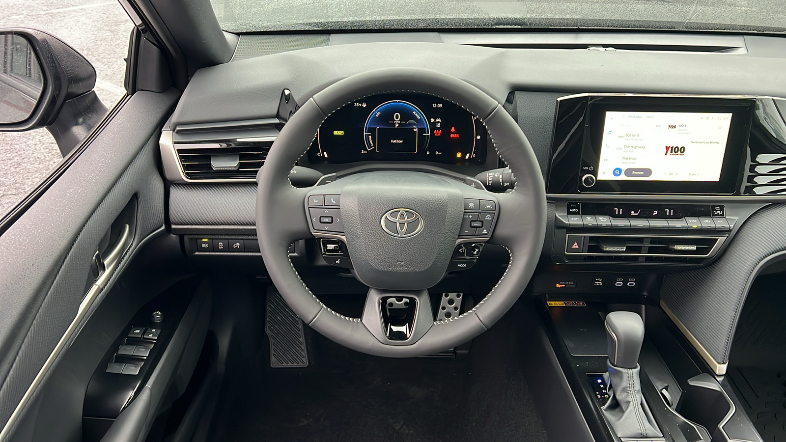 2025 Toyota Camry SE 9