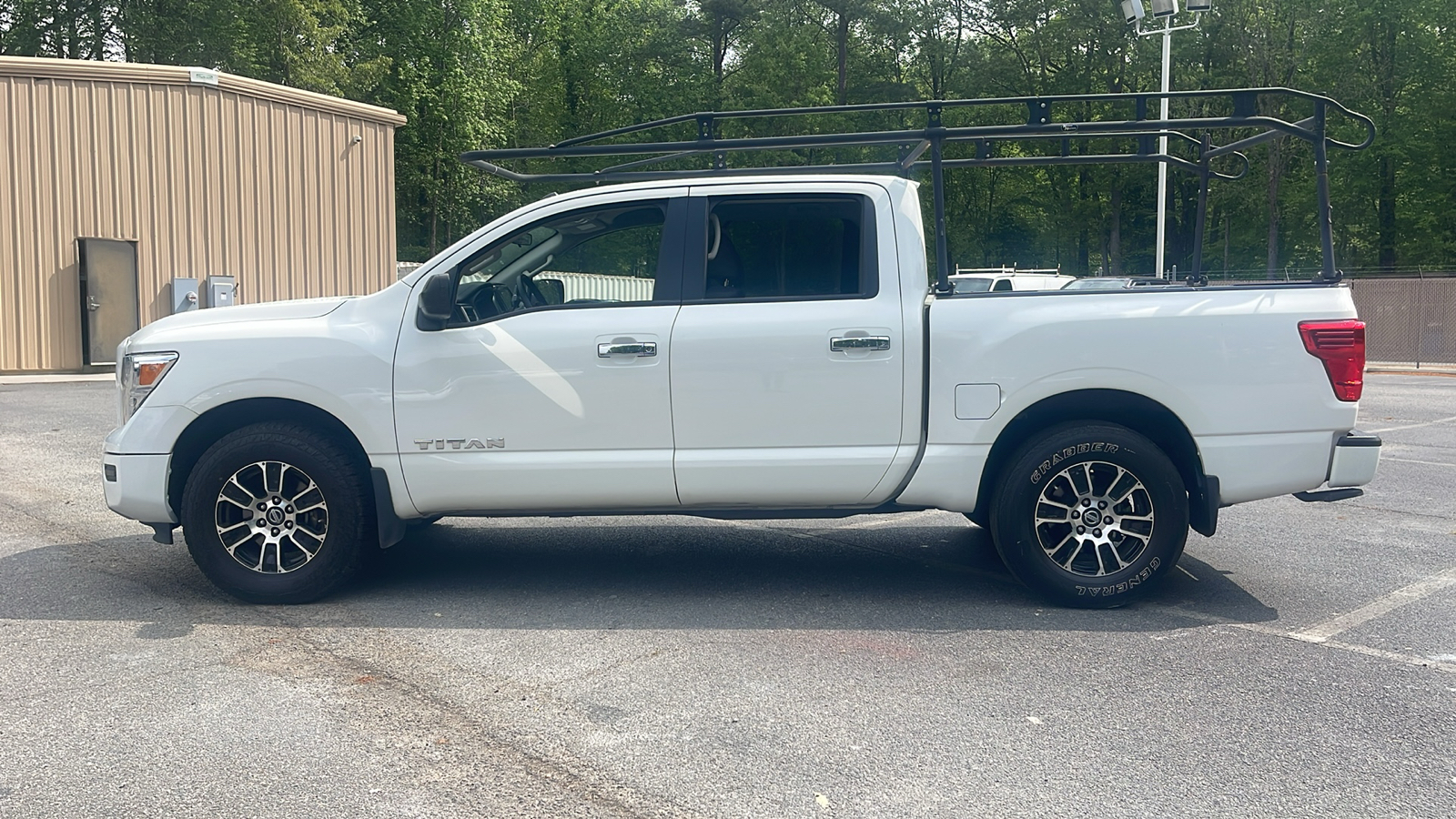 2021 Nissan Titan SV 4