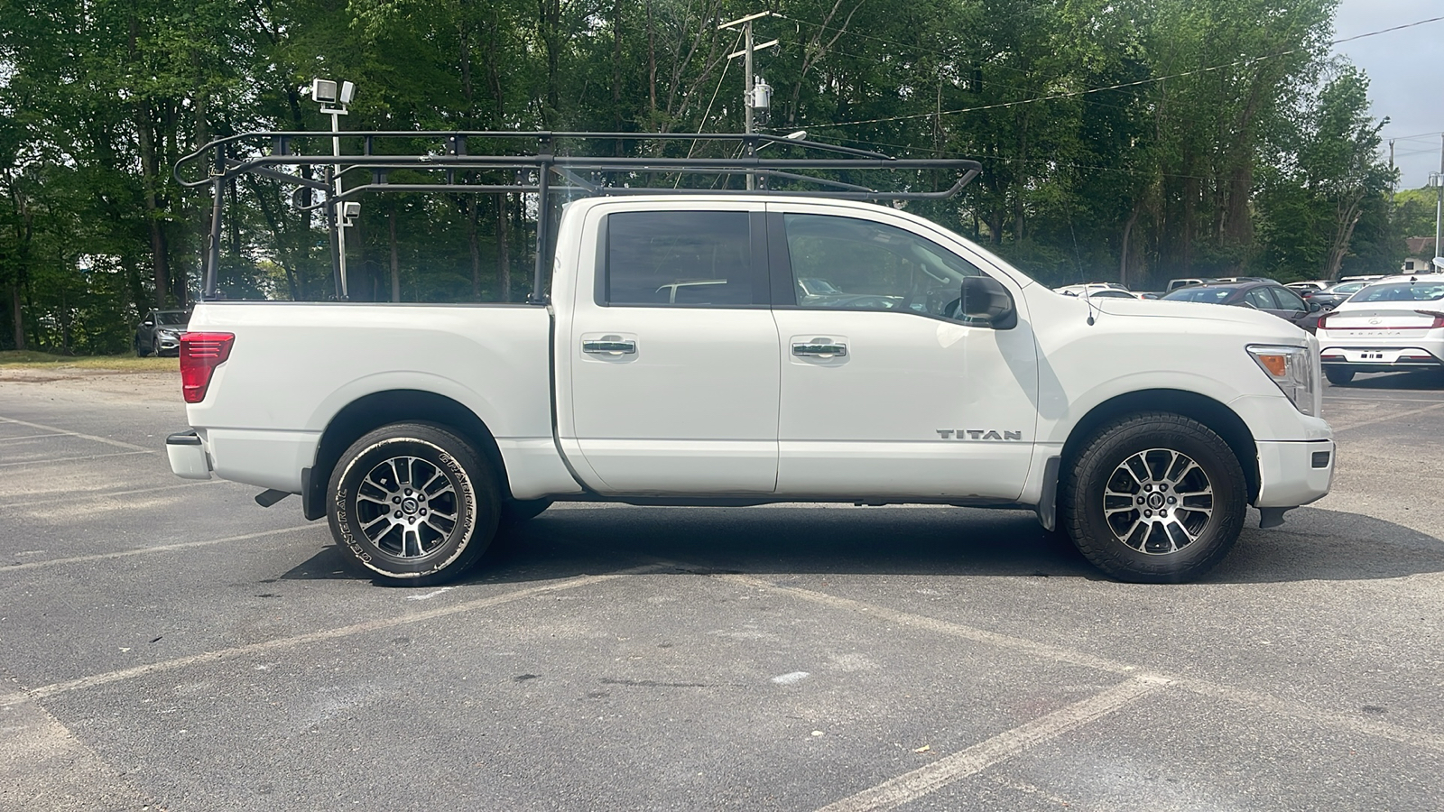 2021 Nissan Titan SV 9