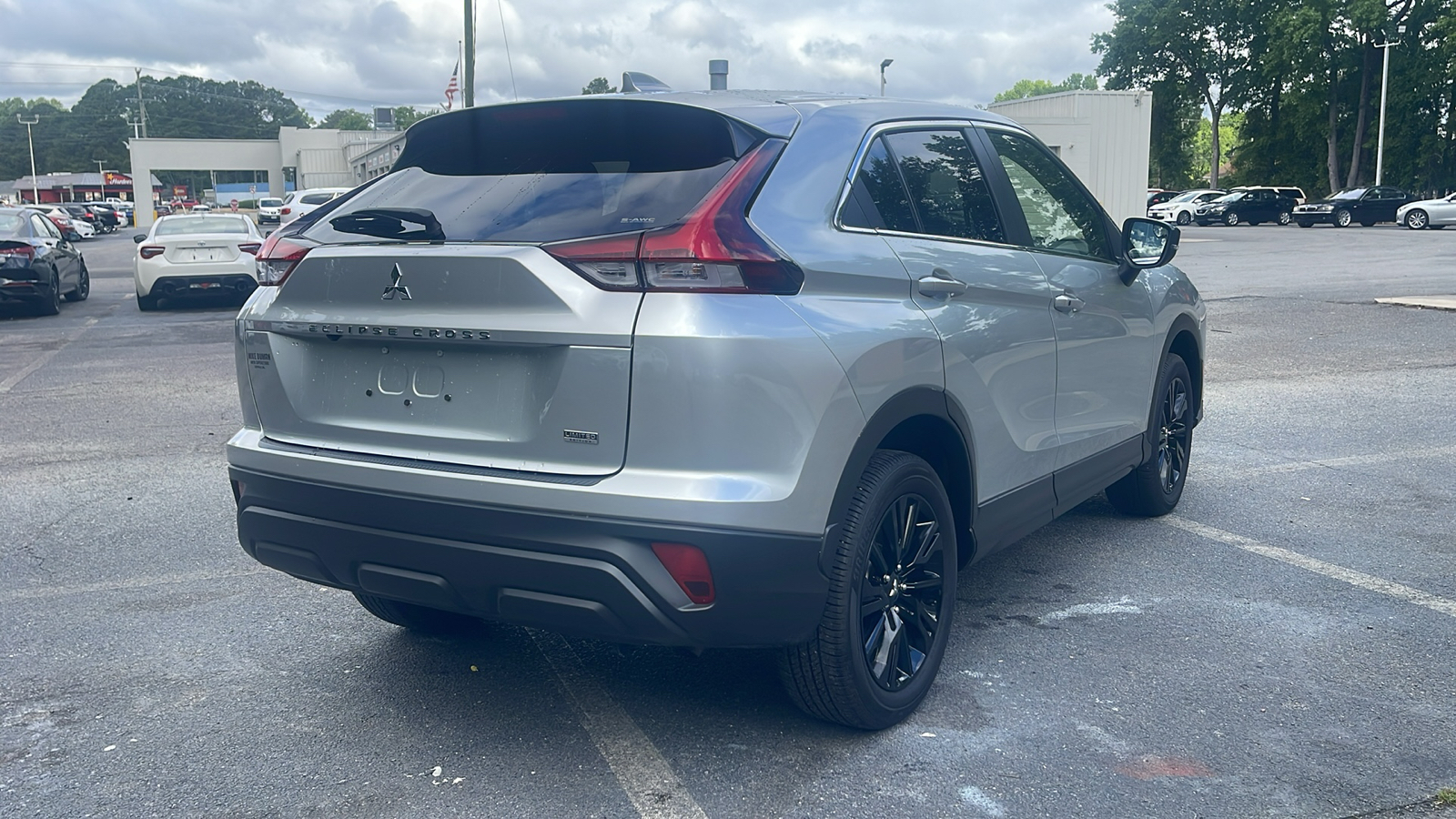 2024 Mitsubishi Eclipse Cross LE 8