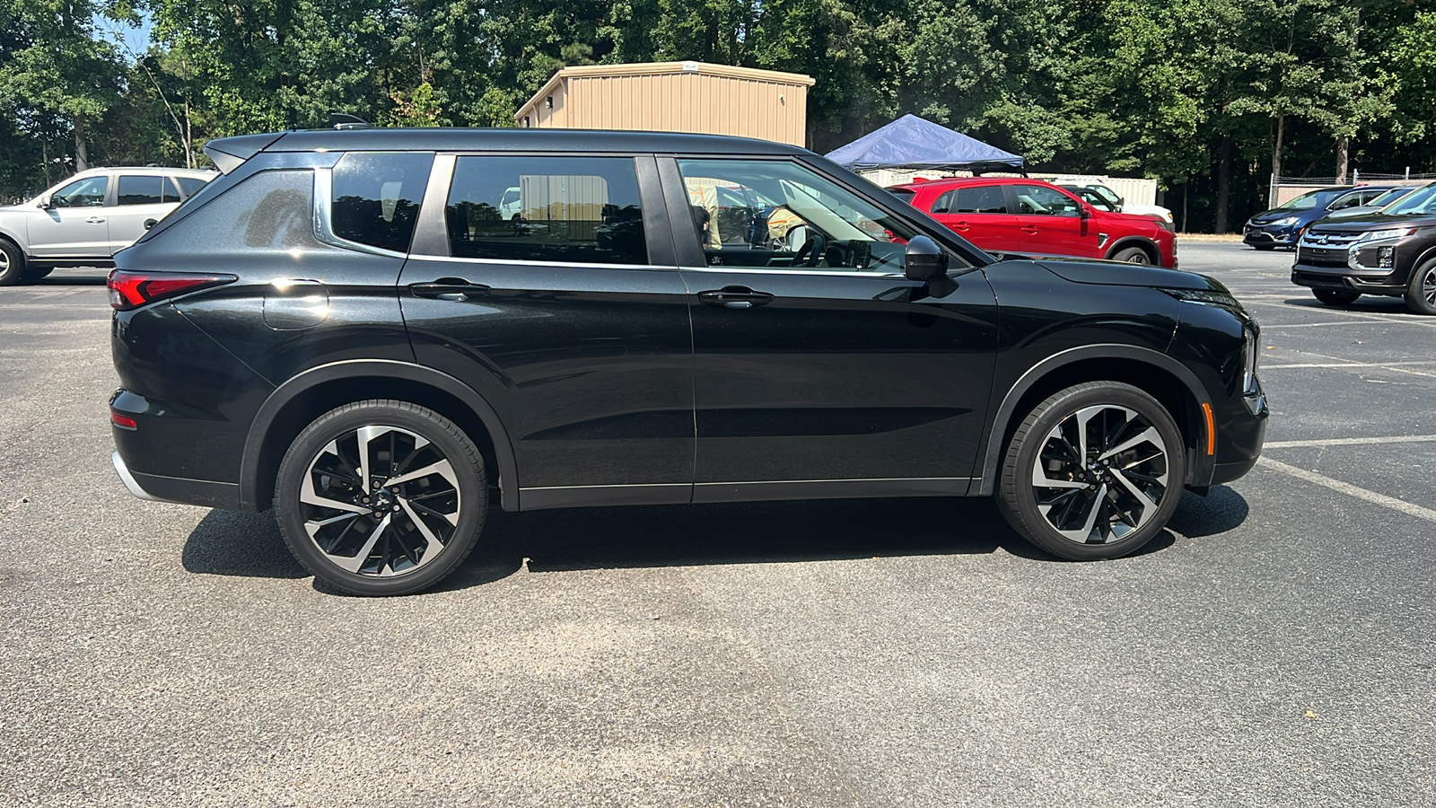 2022 Mitsubishi Outlander SE 9