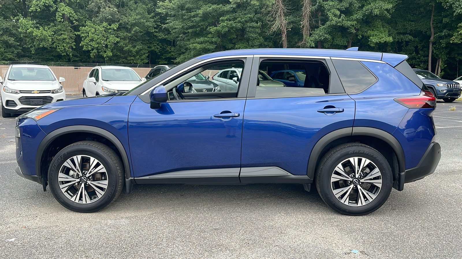 2023 Nissan Rogue SV 4