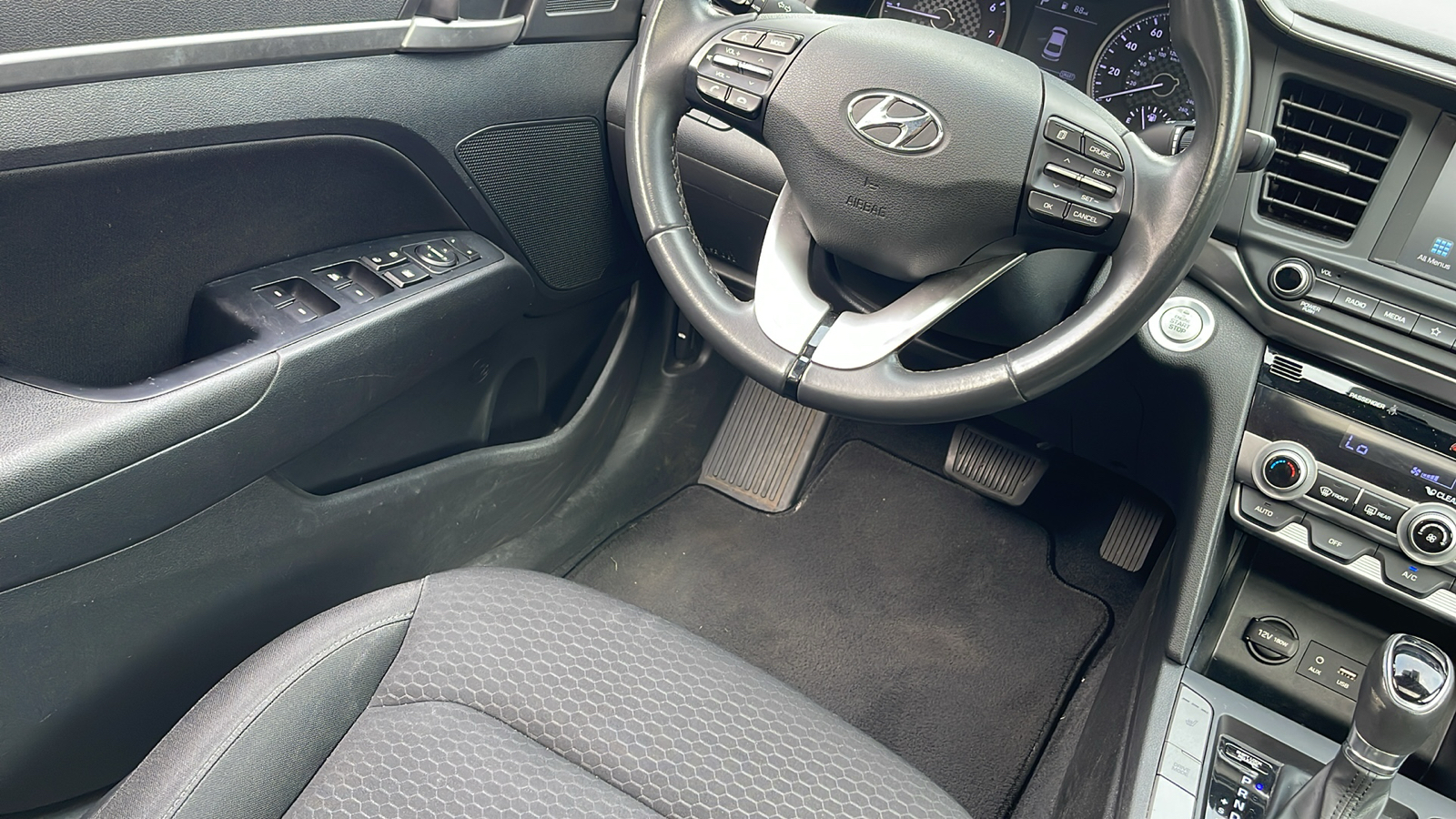 2019 Hyundai Elantra Value Edition 25