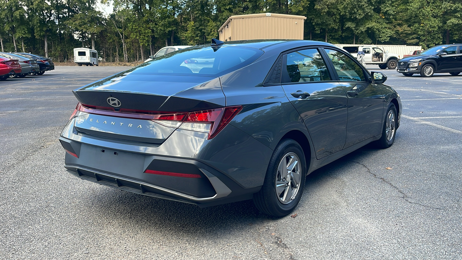 2024 Hyundai Elantra SE 8