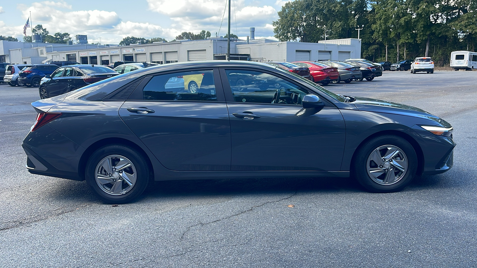 2024 Hyundai Elantra SE 9