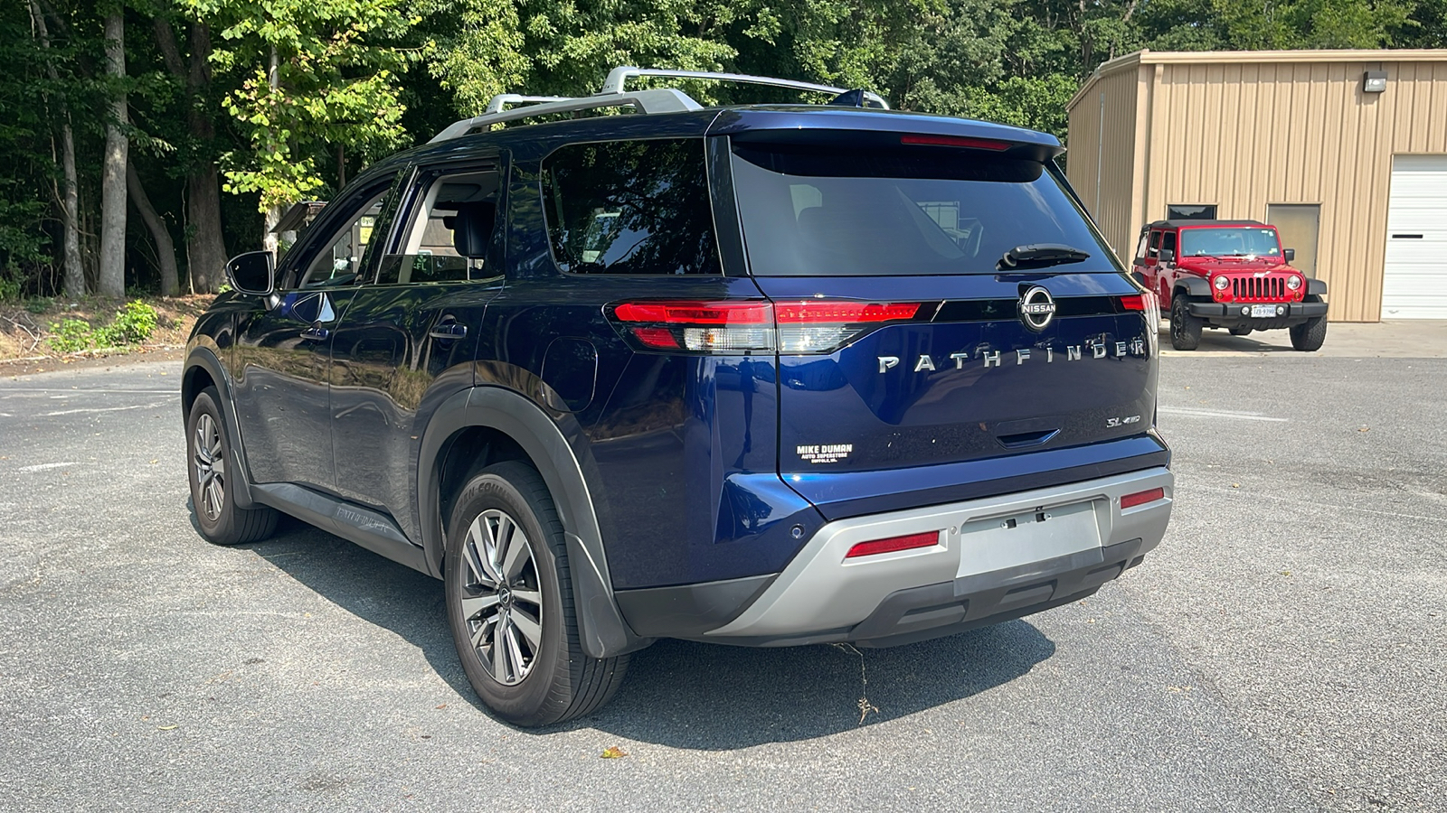 2023 Nissan Pathfinder SL 5