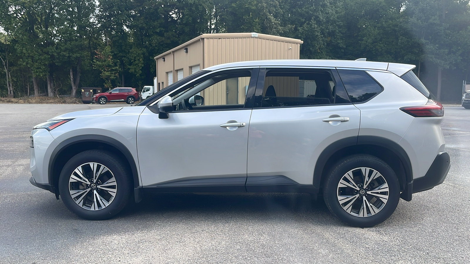 2021 Nissan Rogue SV 4