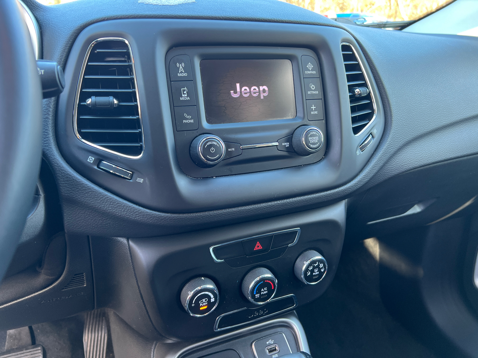 2018 Jeep Compass Latitude 28