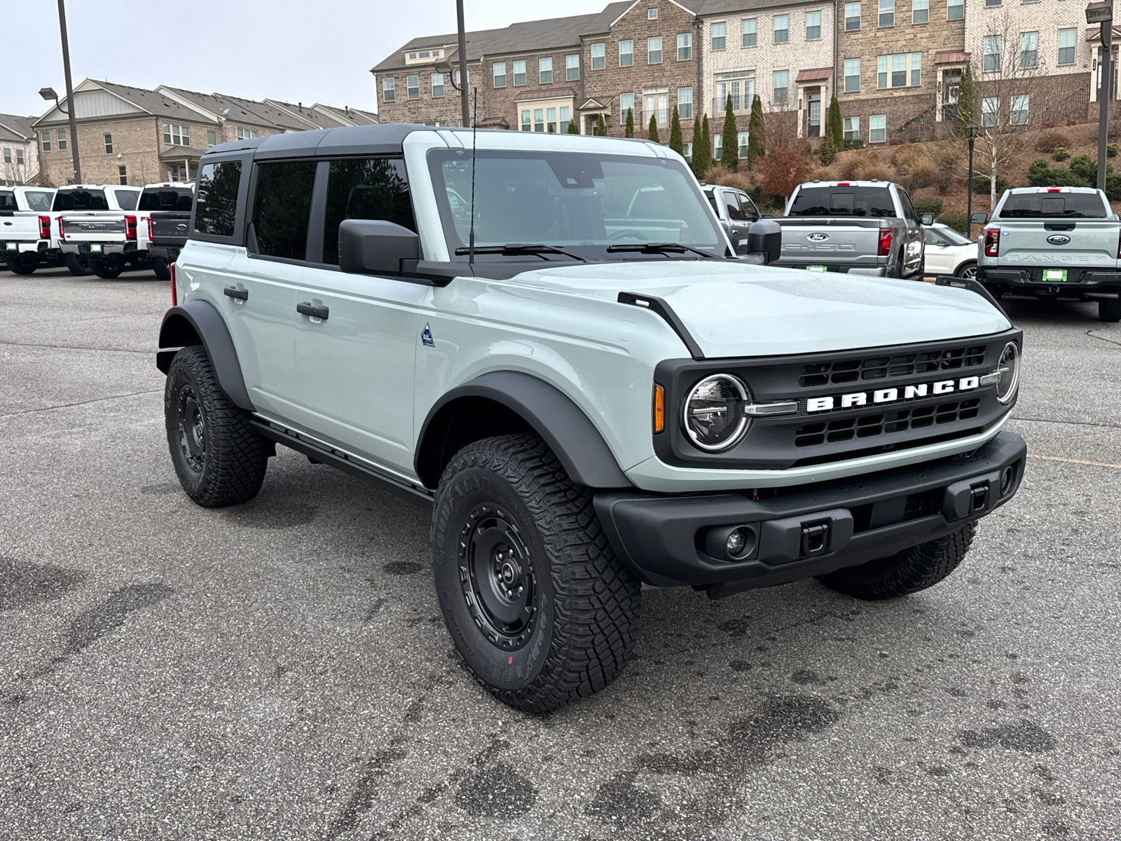 2024 Ford Bronco Black Diamond 1