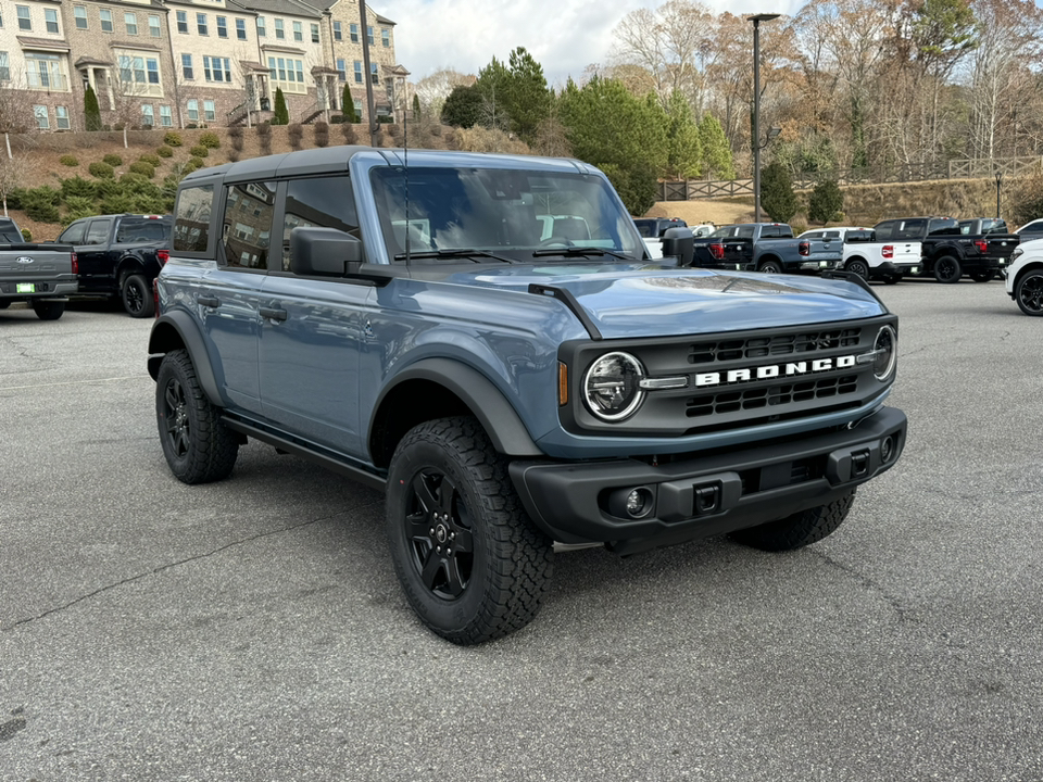 2024 Ford Bronco Black Diamond 1