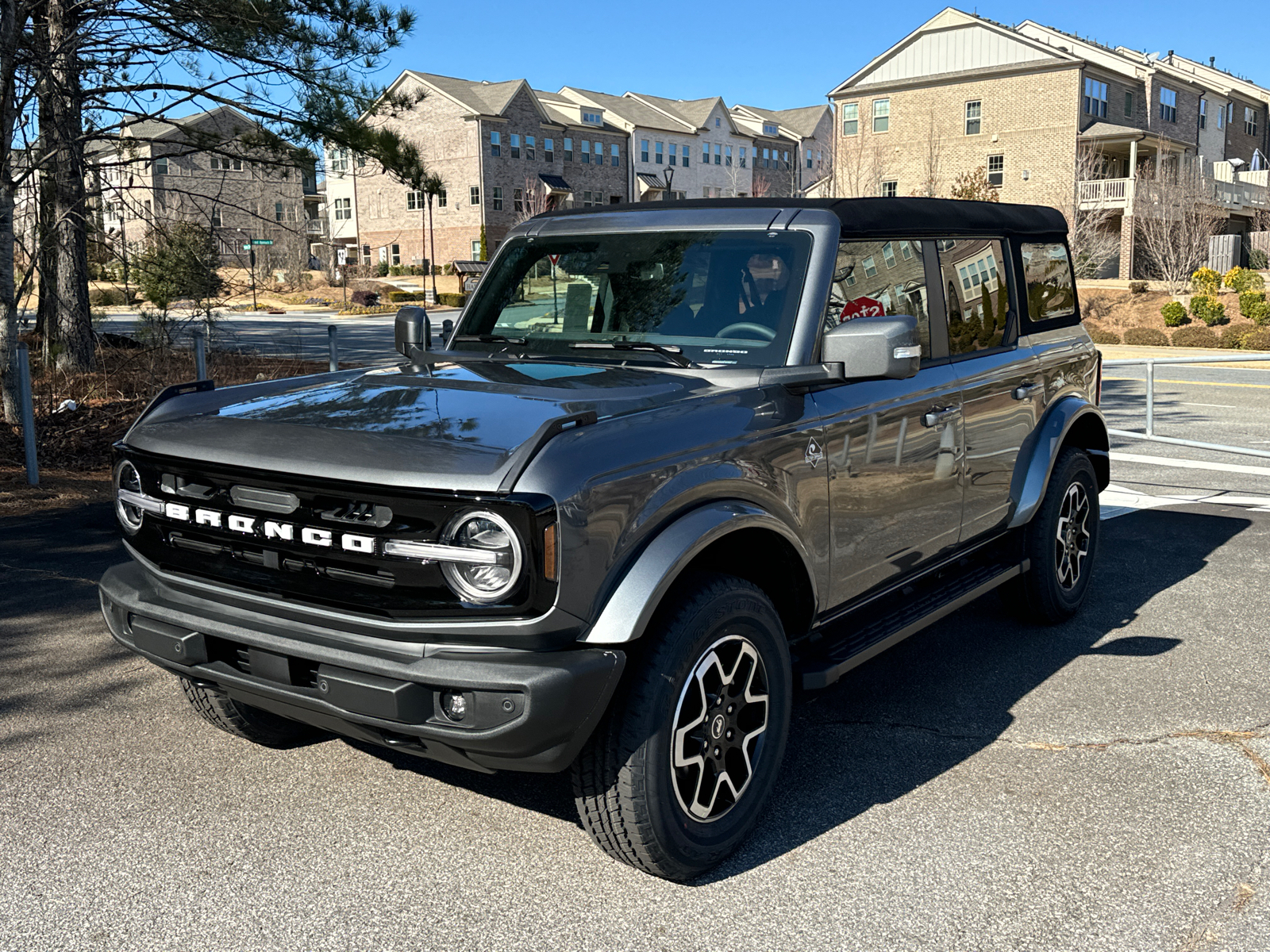 2024 Ford Bronco Outer Banks 3