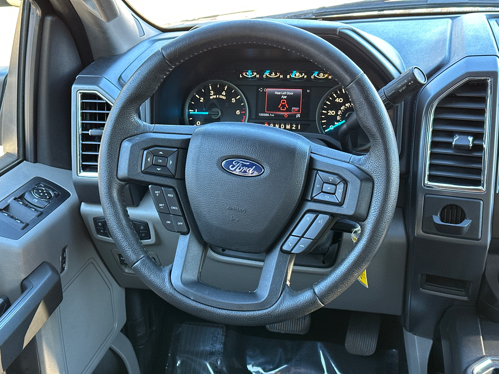 2015 Ford F-150 XLT 23