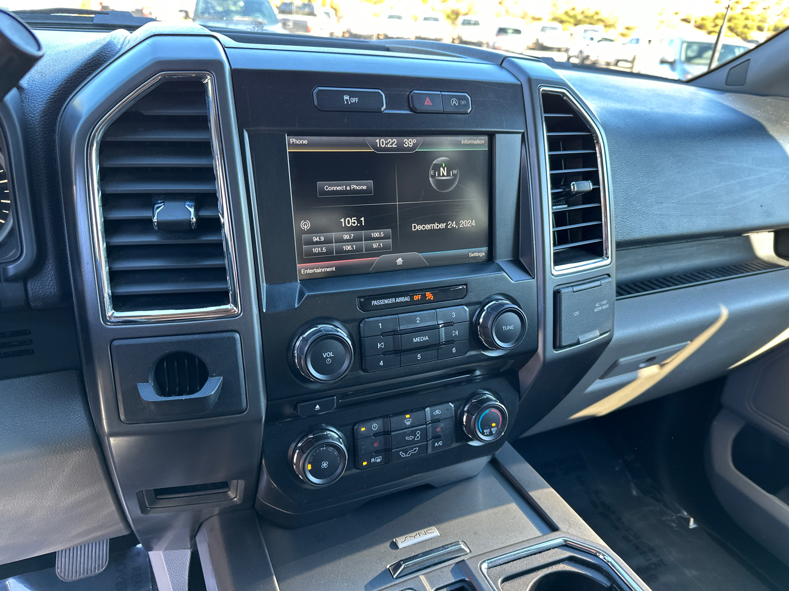 2015 Ford F-150 XLT 28