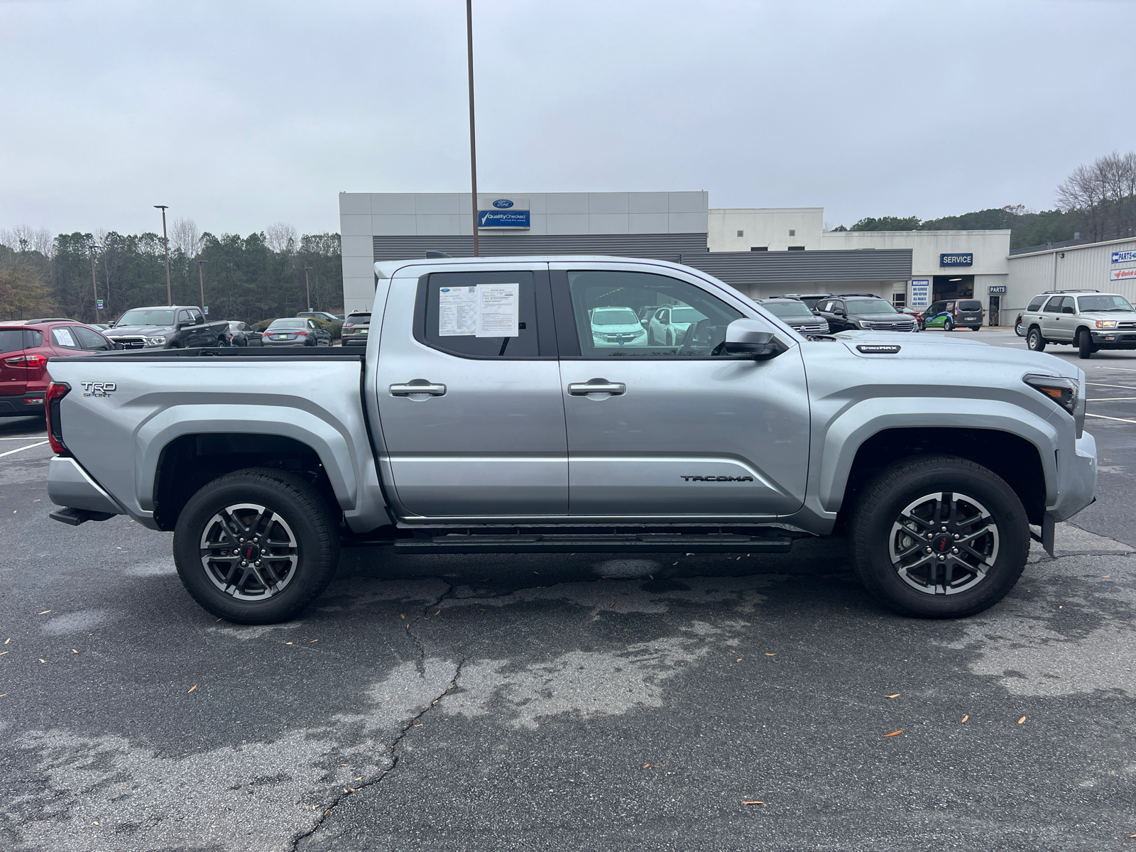 2024 Toyota Tacoma Hybrid TRD Sport 8