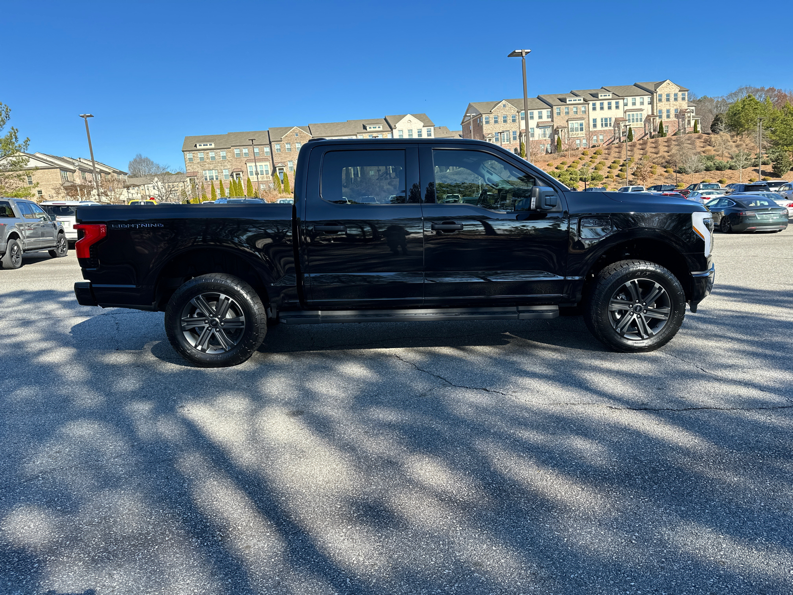 2023 Ford F-150 Lightning XLT 8